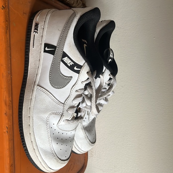 Kids Air force shoes. Size 3. Gently worn. - Picture 3 of 4